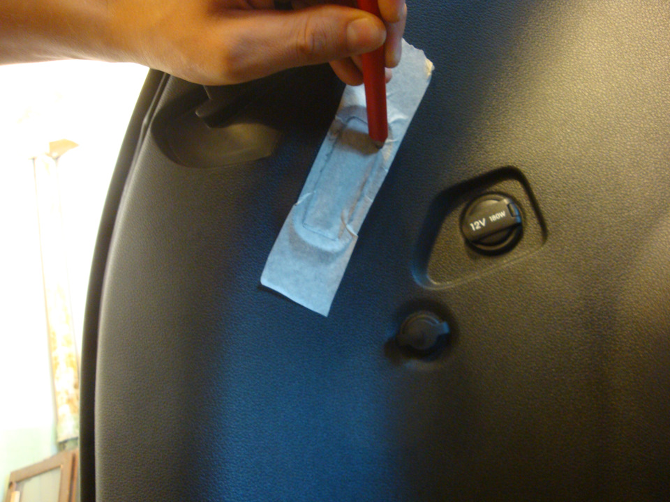 Как в подсмотренных постах использую малярный скотч: наклеил на проём штатного фонаря и обвёл его контур. — Hyundai Tucson (TL)