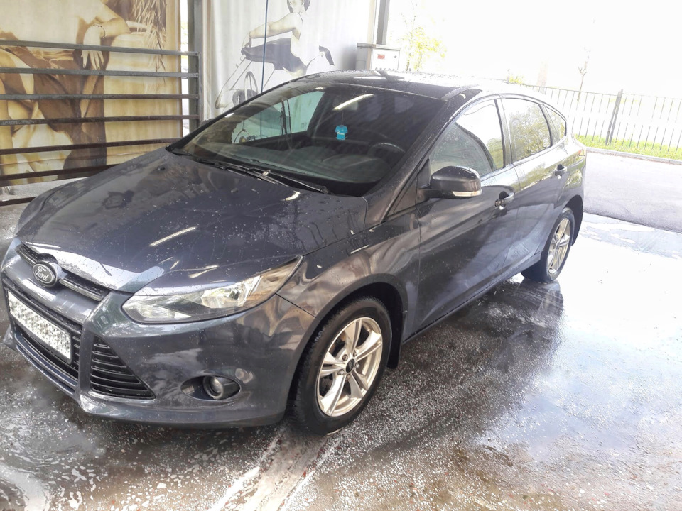 Только что был сине-зеленым, теперь серо-фиолетовый ))) — Ford Focus Hatchback III