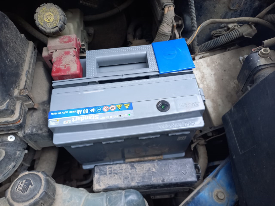 Замена аккумулятора — Nissan Note (1G), 1,4 л, 2006 года | расходники ...