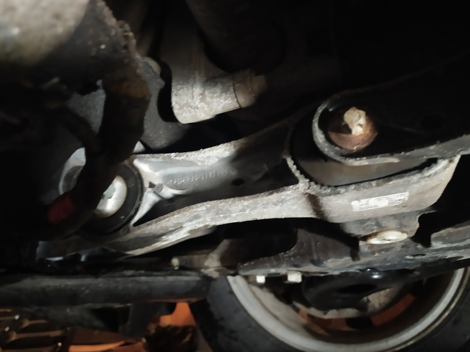 Подушка поперечной устойчивости, уплотнитель патрубка турбина ...