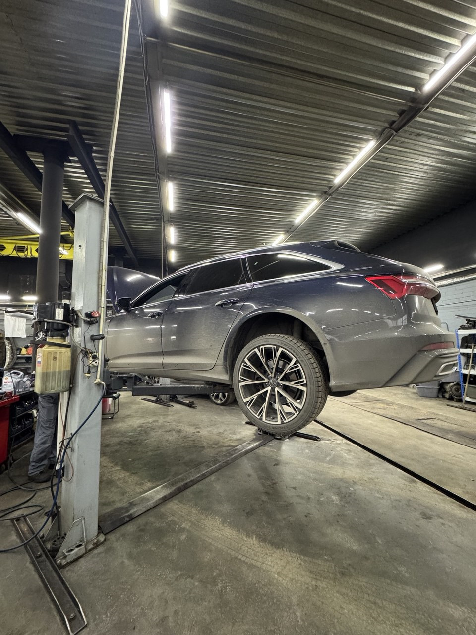 Фото в бортжурнале Audi A6 Avant (C8)