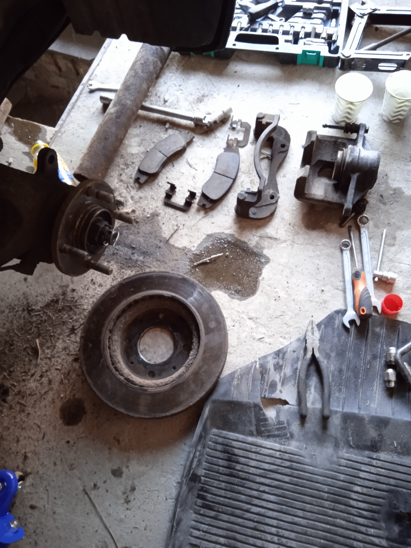 Треснул тормозной шланг — KIA Cerato (1G), 1,6 л, 2007 года | своими ...