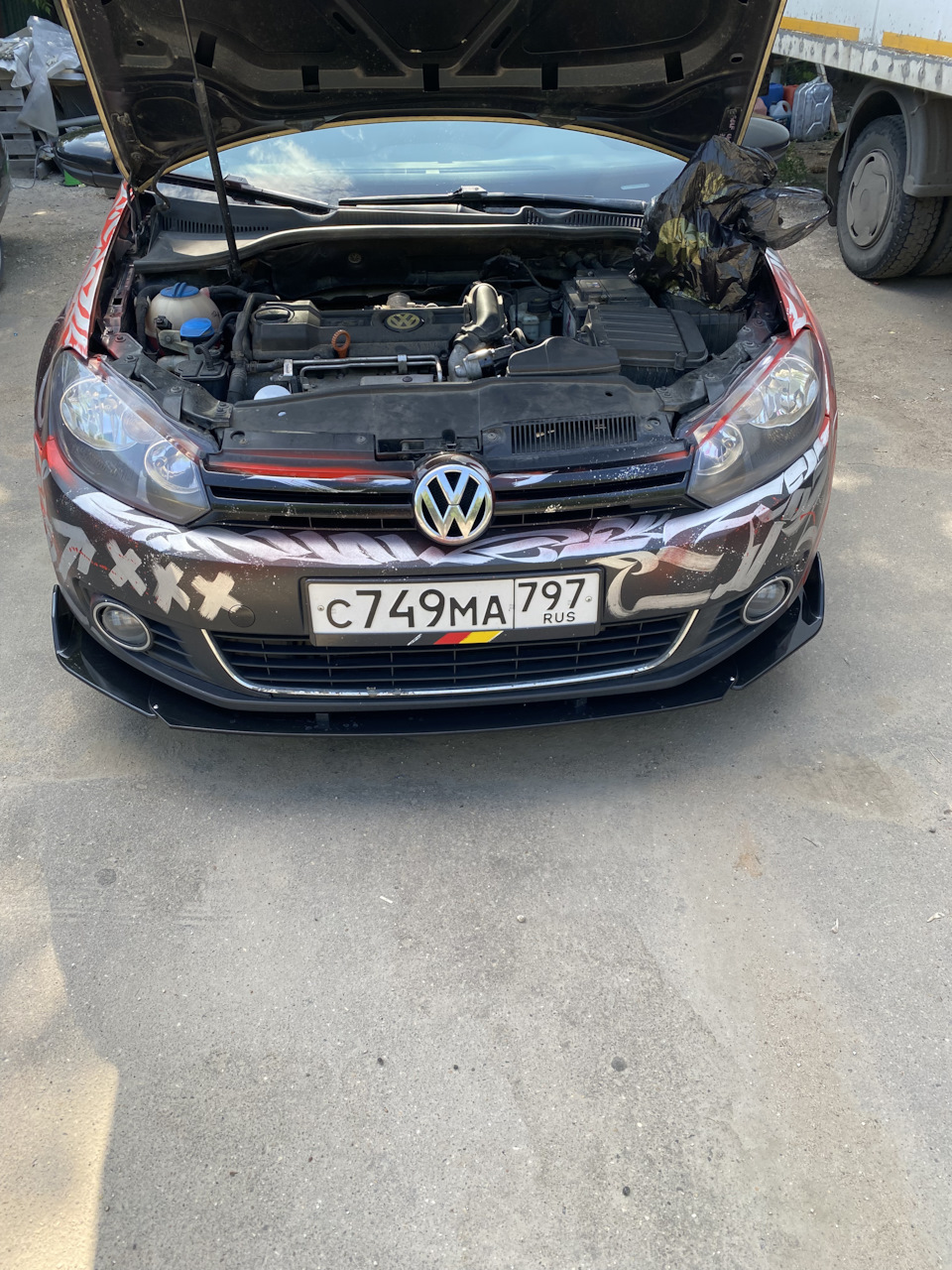 Установка губы переднего бампера — Volkswagen Golf Mk6, 1,4 л, 2010 года |  тюнинг | DRIVE2