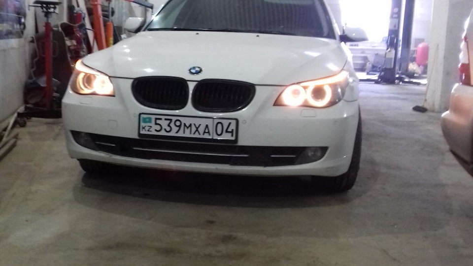 Bmw 5 Series White Horse Drive2