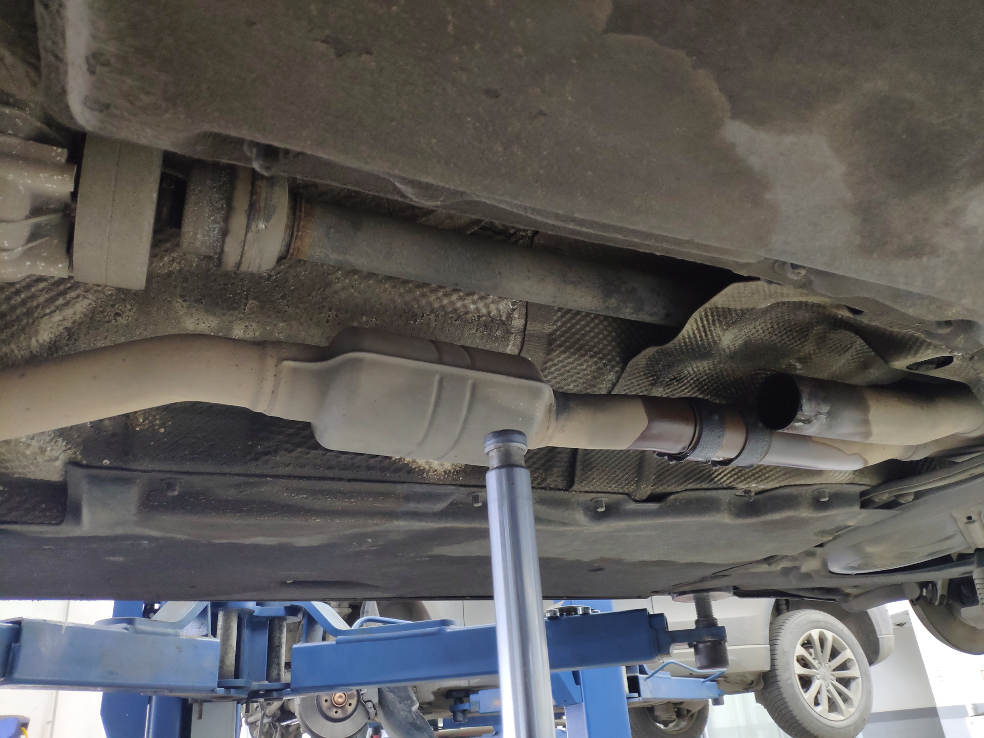 Ремонт гофр глушителя, трапеции стеклоочистителя, мотора печки — Audi ...