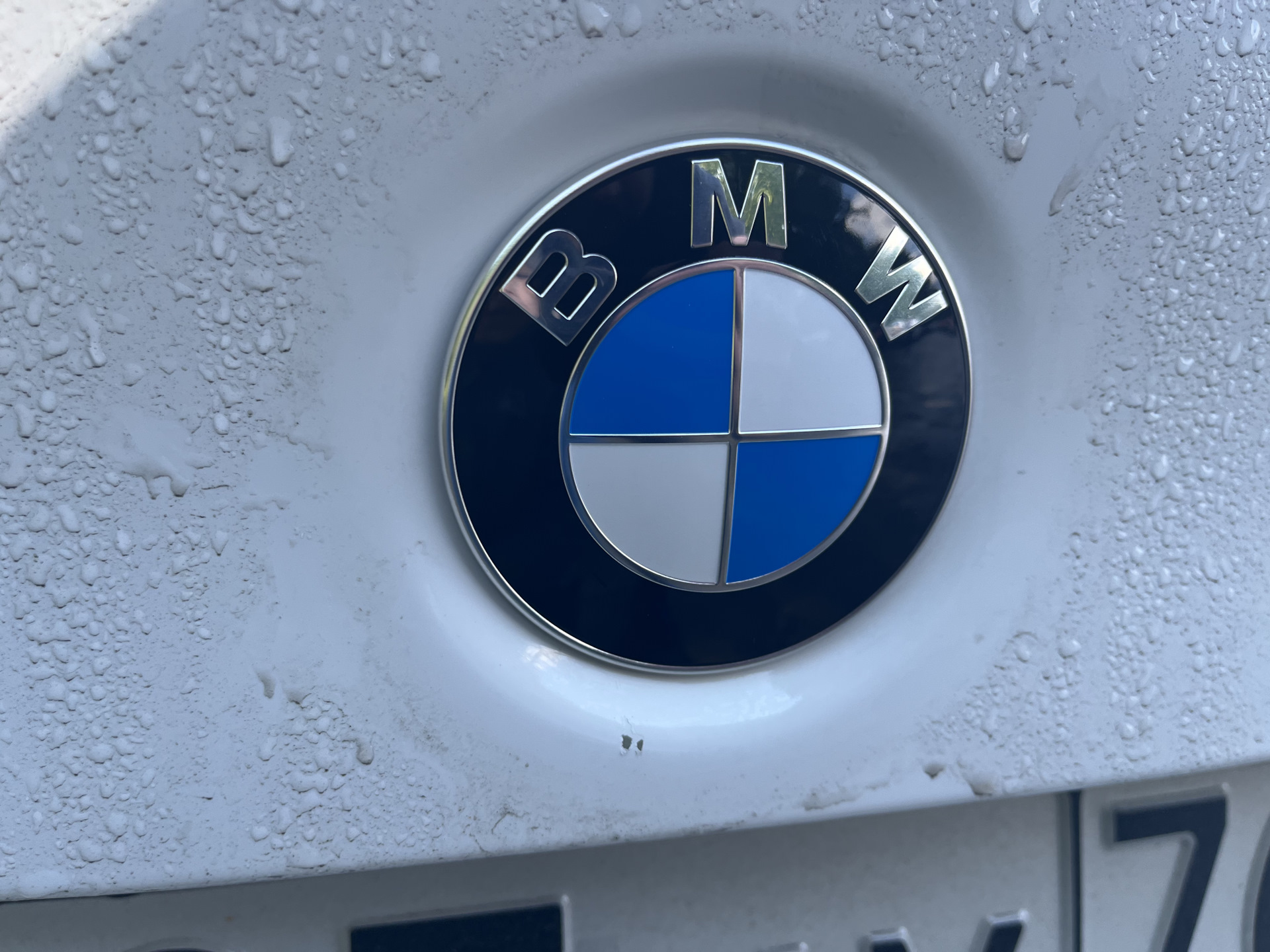 Китайские эмблемы BMW — BMW 5 series (F10), 2 л, 2012 года | просто так ...