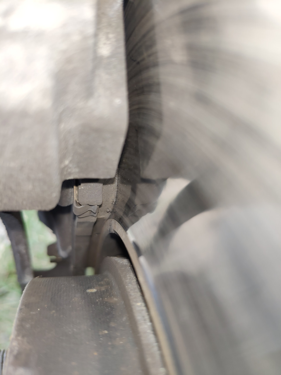 Износ передних тормозных колодок — Mazda CX-5 (2G), 2,5 л, 2020 года ...