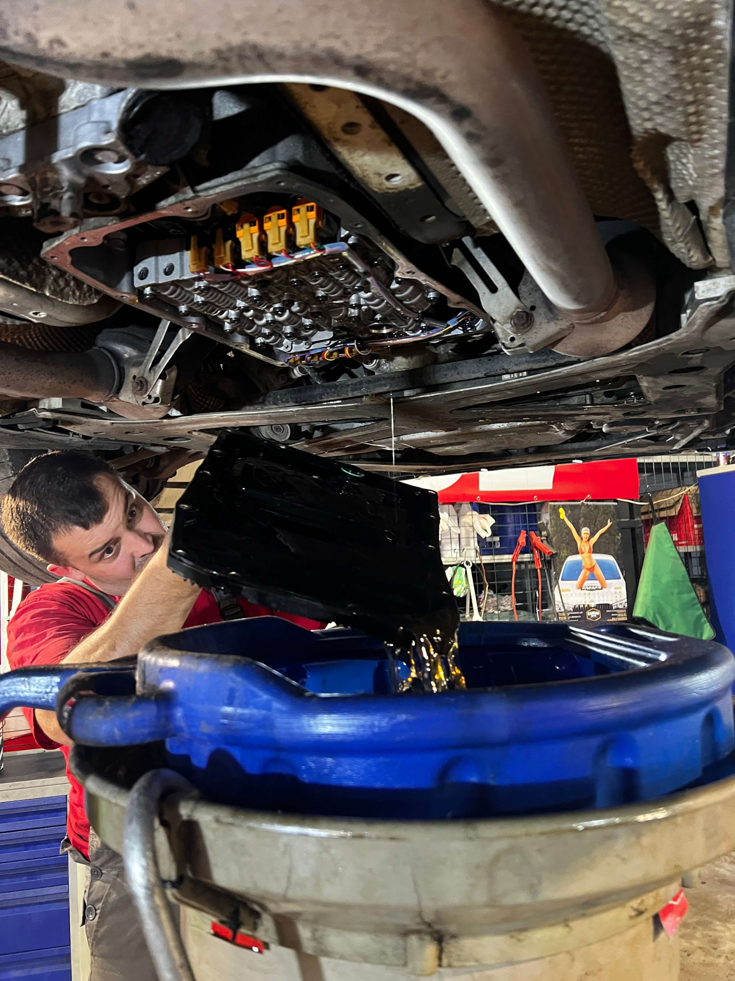 Замена масла в роботе Porsche Panamera ZF 7dt-75 PDK в СПб — Motul Team ...