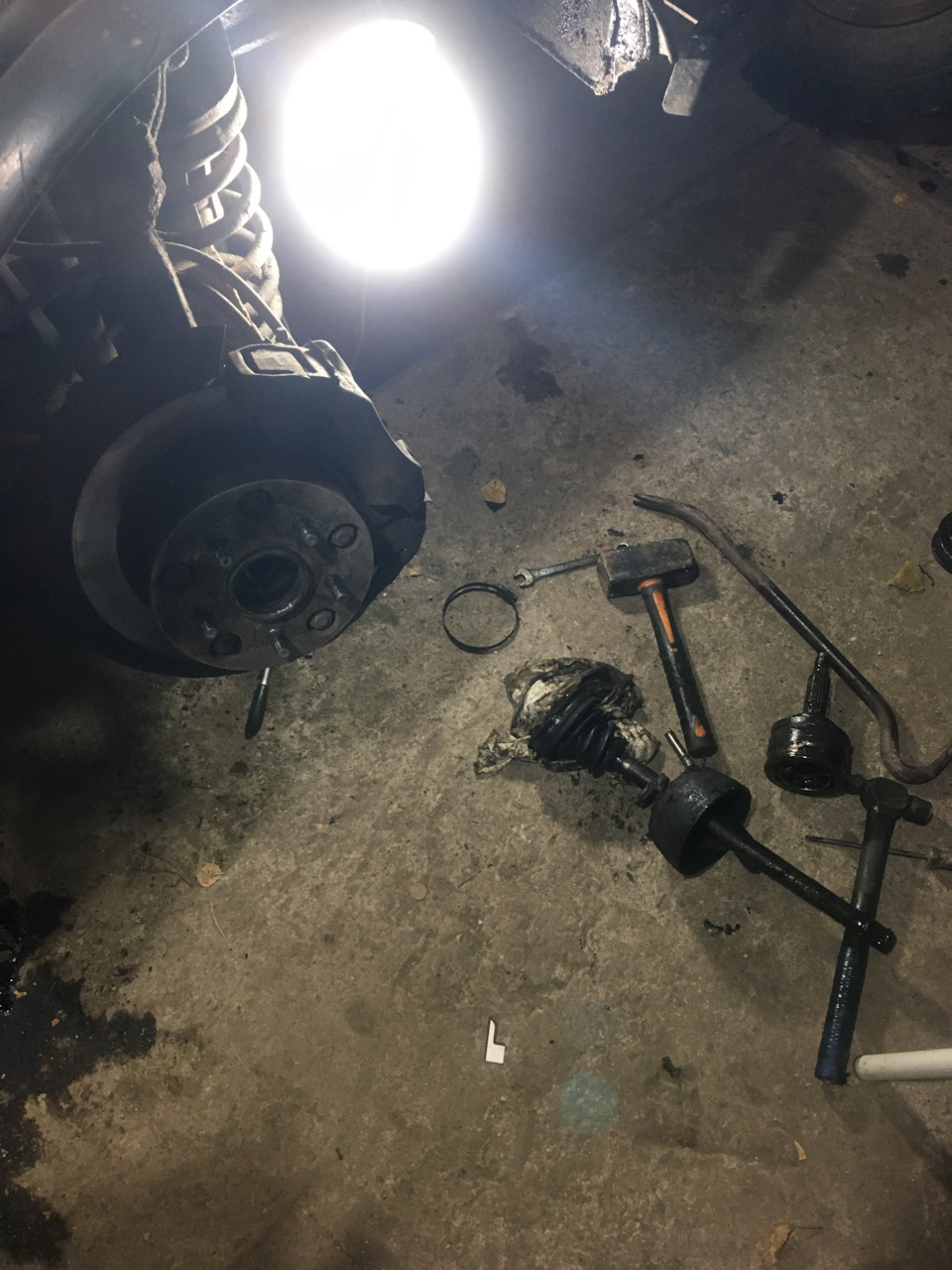 Замена пыльника гранаты — Lada 2131, 1,8 л., 2006 года | своими руками ...