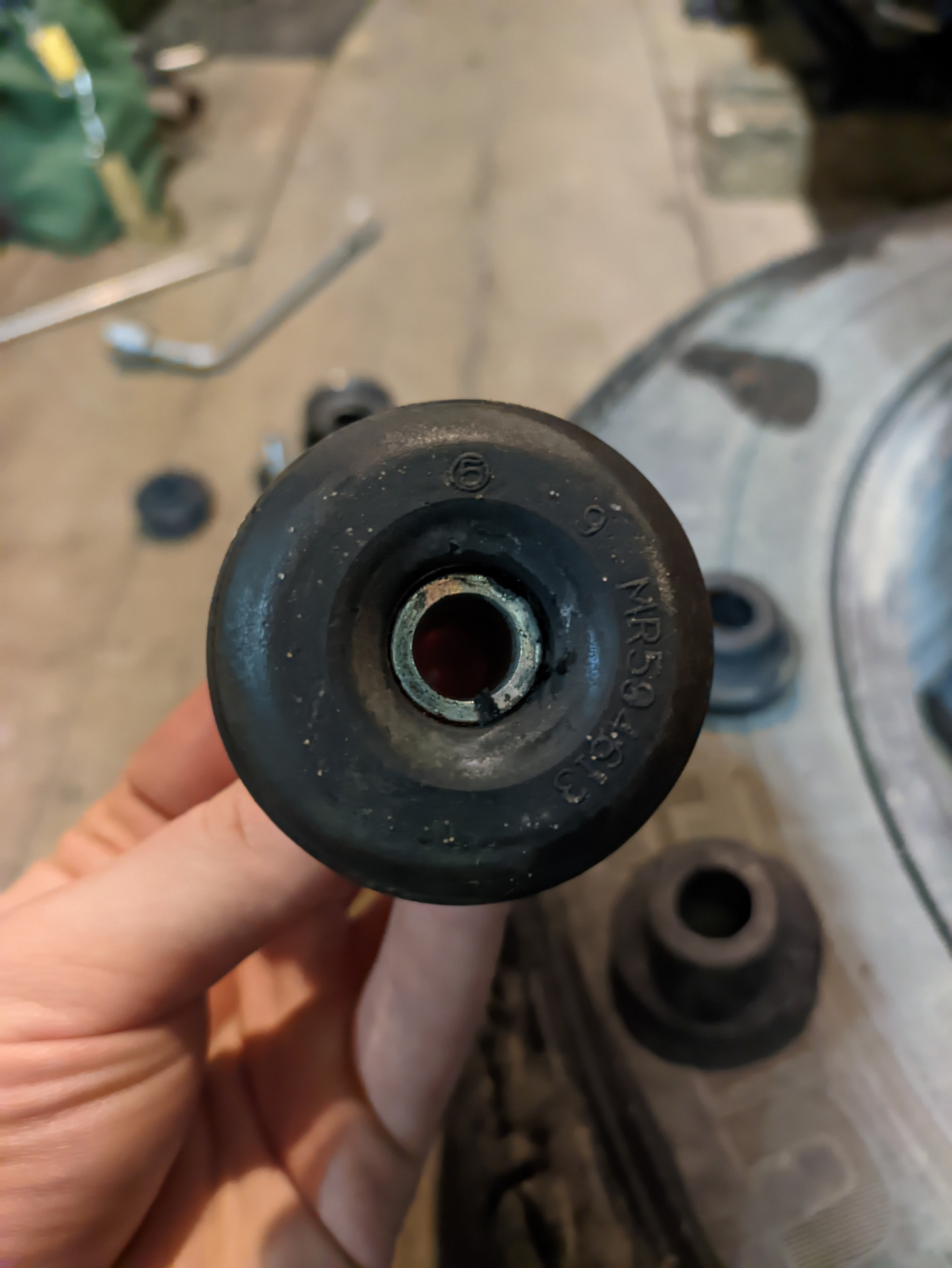 Замена резинок амортизатора, звук не пропал 😑 — Mitsubishi Outlander ...