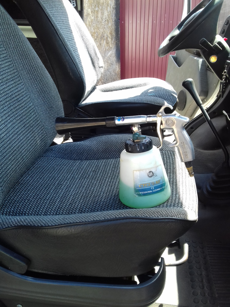 Главное орудие чистильщика. — Ford Transit (4G)