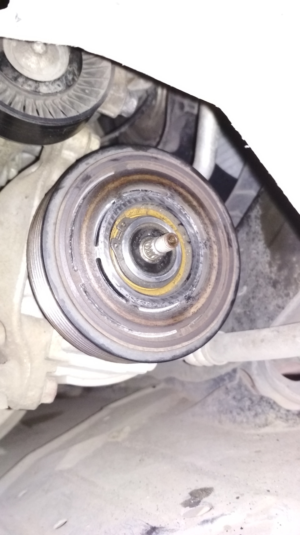 Замена подшипника кондиционера. - Mitsubishi Outlander XL, 3 л, 2007 года своими