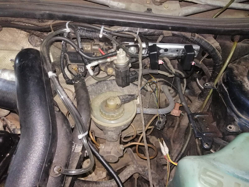 84. Датчики наддува и вакуума. — Volkswagen Passat Variant (B3), 1,9 л ...