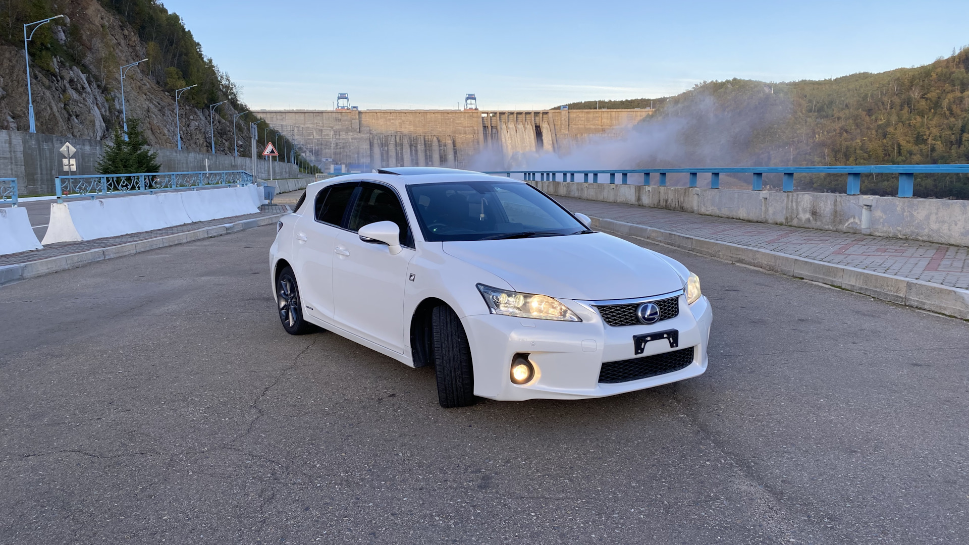 Lexus CT 200h 1.8 гибридный 2012 | Белый перламутр на DRIVE2