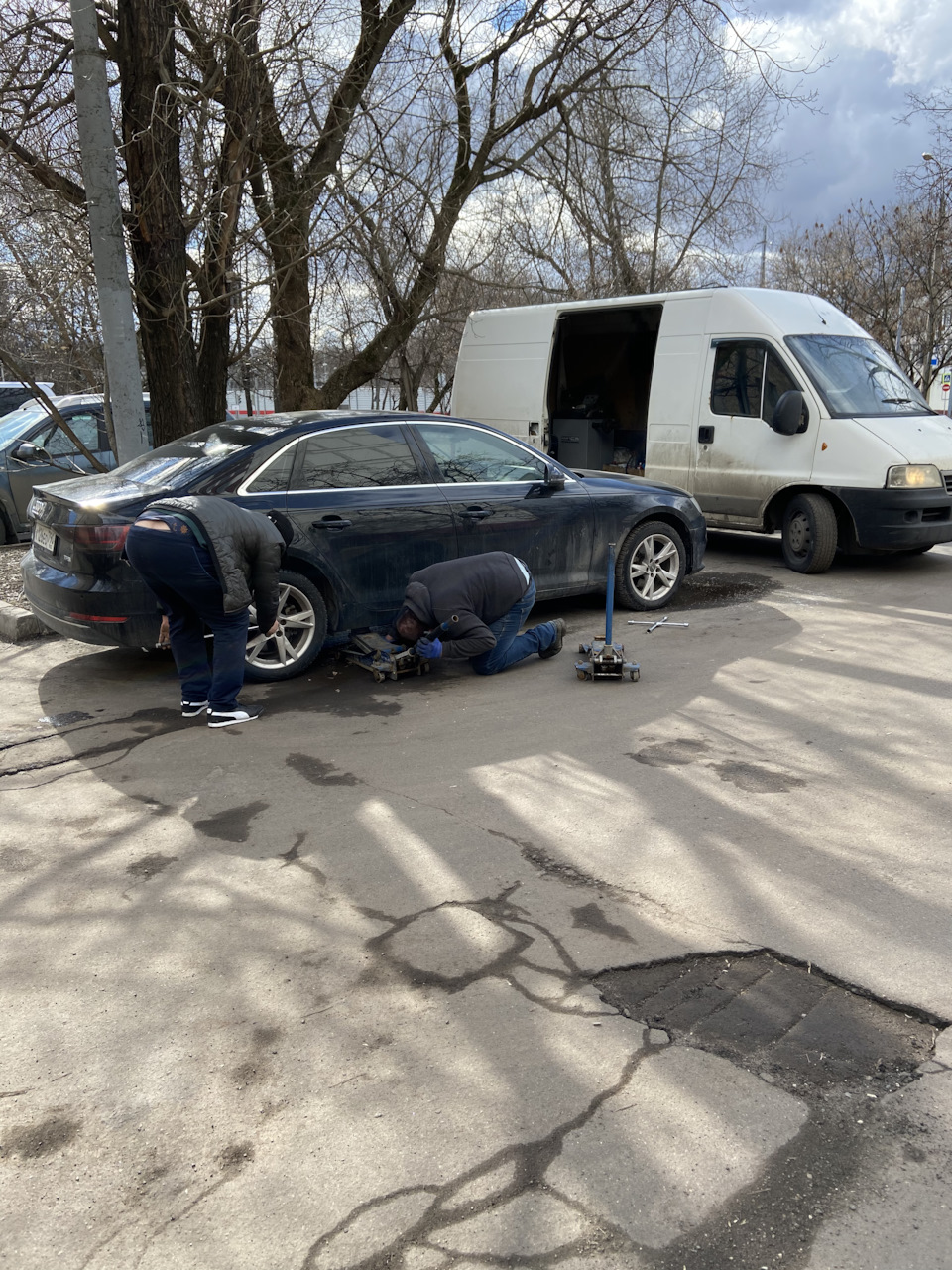 Шиномонтаж на дом вызывали? 😀 — Audi A4 (B9), 1,4 л, 2015 года | шины ...