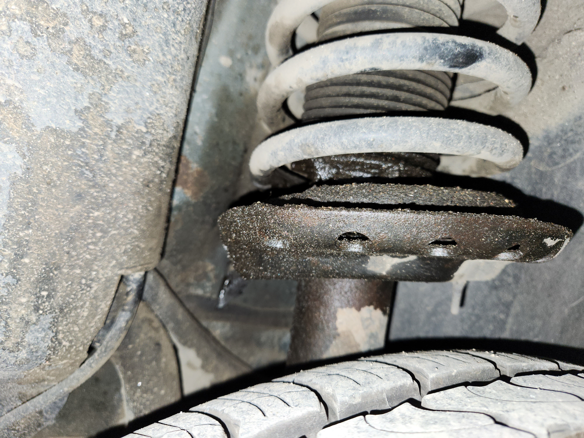 Задние стойки амортизаторов. Часть 1. — Land Rover Freelander 2 (L359 ...