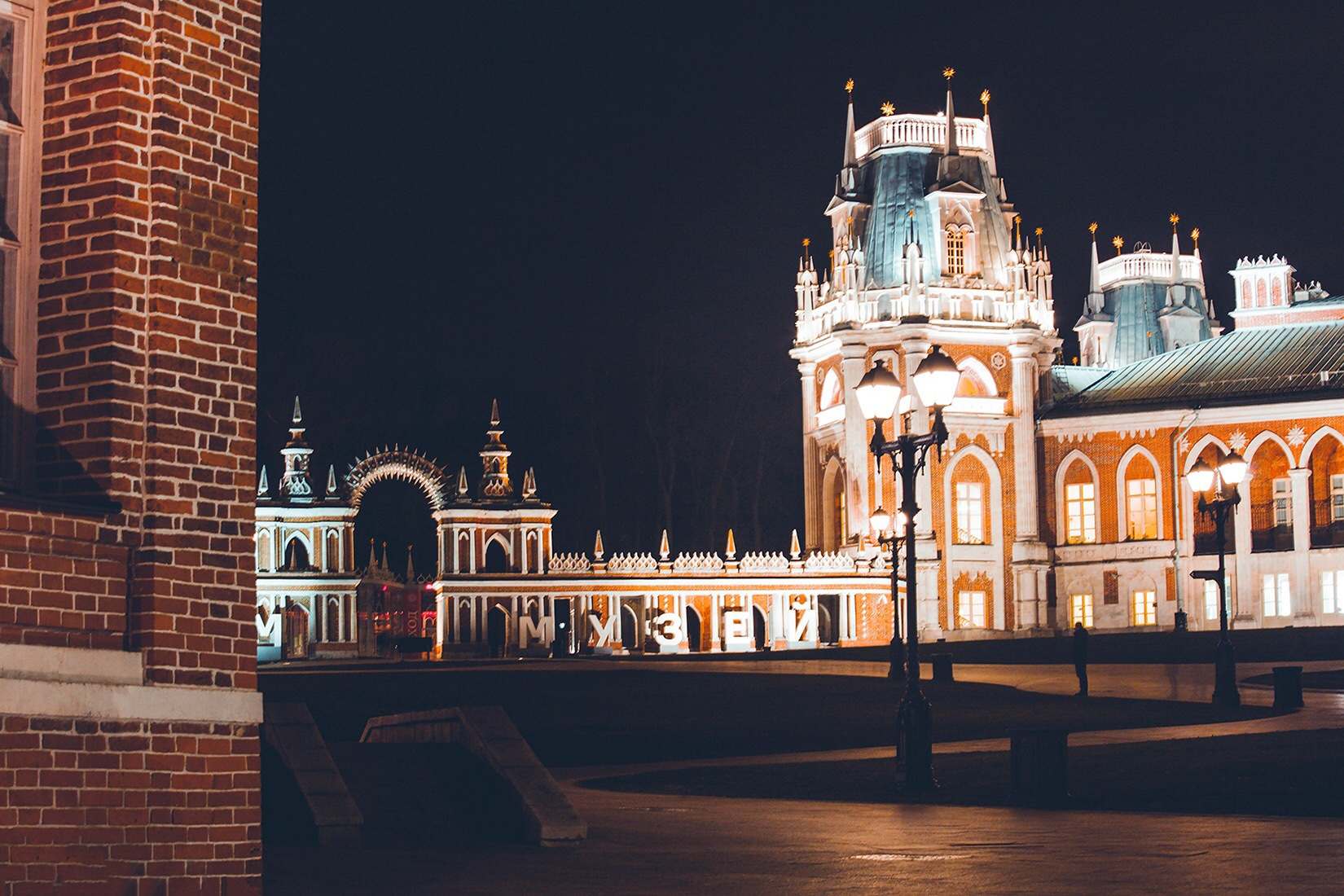 парк царицыно ночью