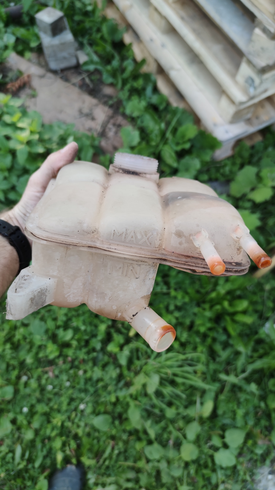 Замена расширительного бачка — Ford Focus II Sedan, 1,6 л, 2007 года ...