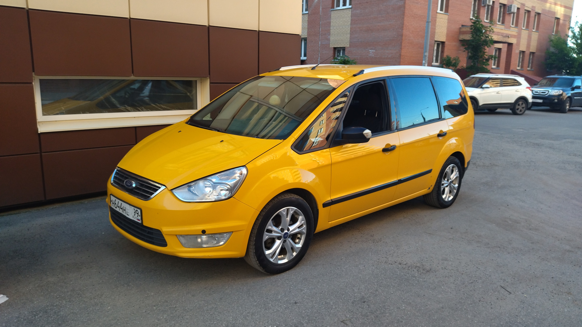 Ford Galaxy Р¶РµР»С‚С‹Р№