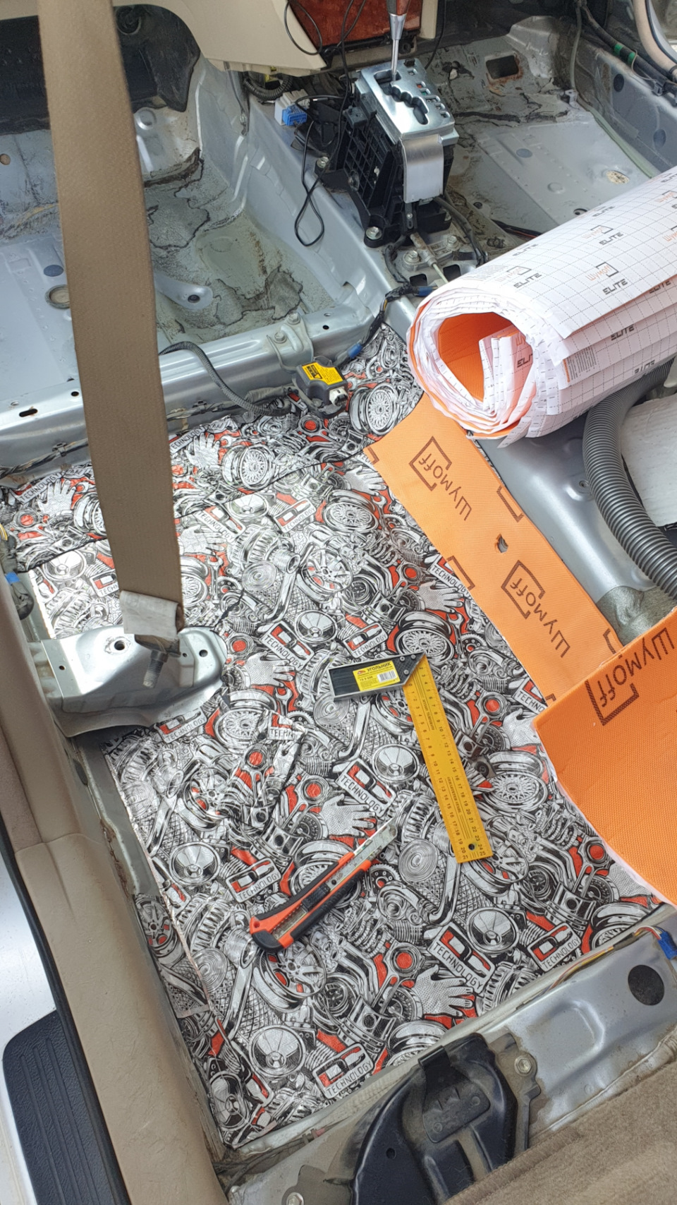 Виброшумоизоляция (пол) — Toyota Premio (T240), 1,8 л, 2006 года ...