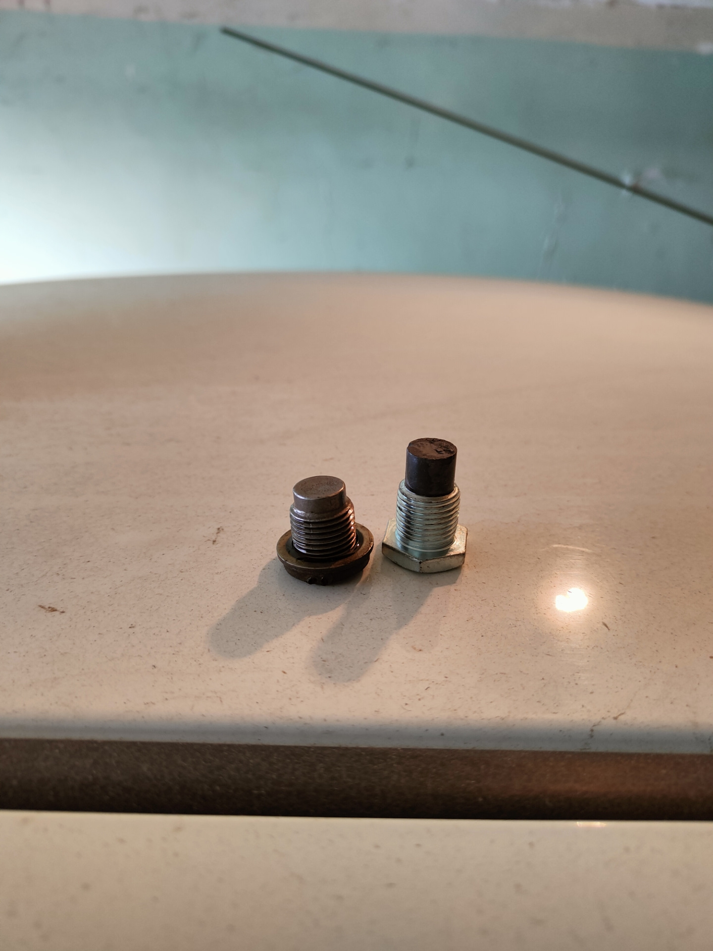 Пробка поддона под шестигранный ключ — Renault Logan (2G), 1,6 л, 2015 ...