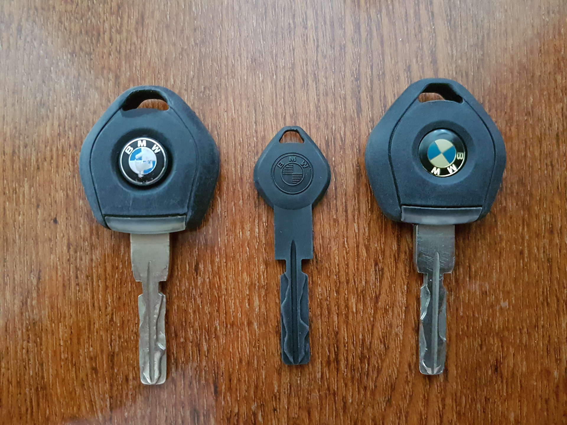 Замок зажигания бмв е39. Комплект ключей на БМВ е34. Ключ зажигания БМВ е39. Ключ БМВ е34. Комплект ключей БМВ е39.