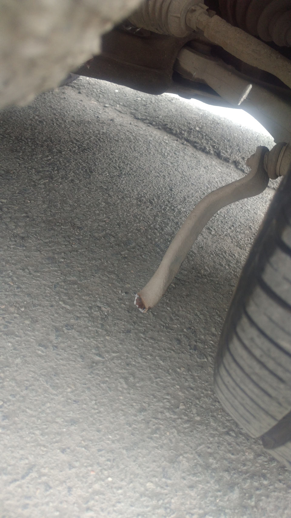 Сломался стабилизатор передний — Volvo XC70 II, 2,5 л, 2004 года ...