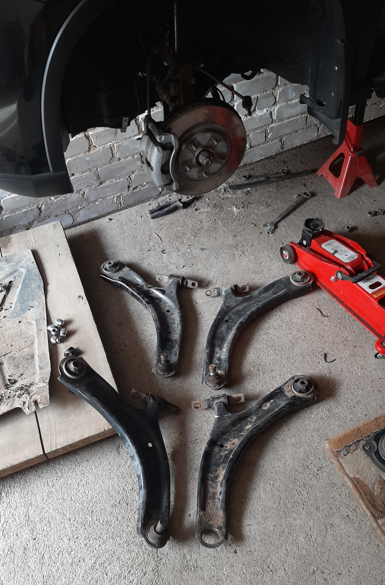 ₪ 37. Замена передних рычагов. RЕNAULT. Замена смазки в опорных ...