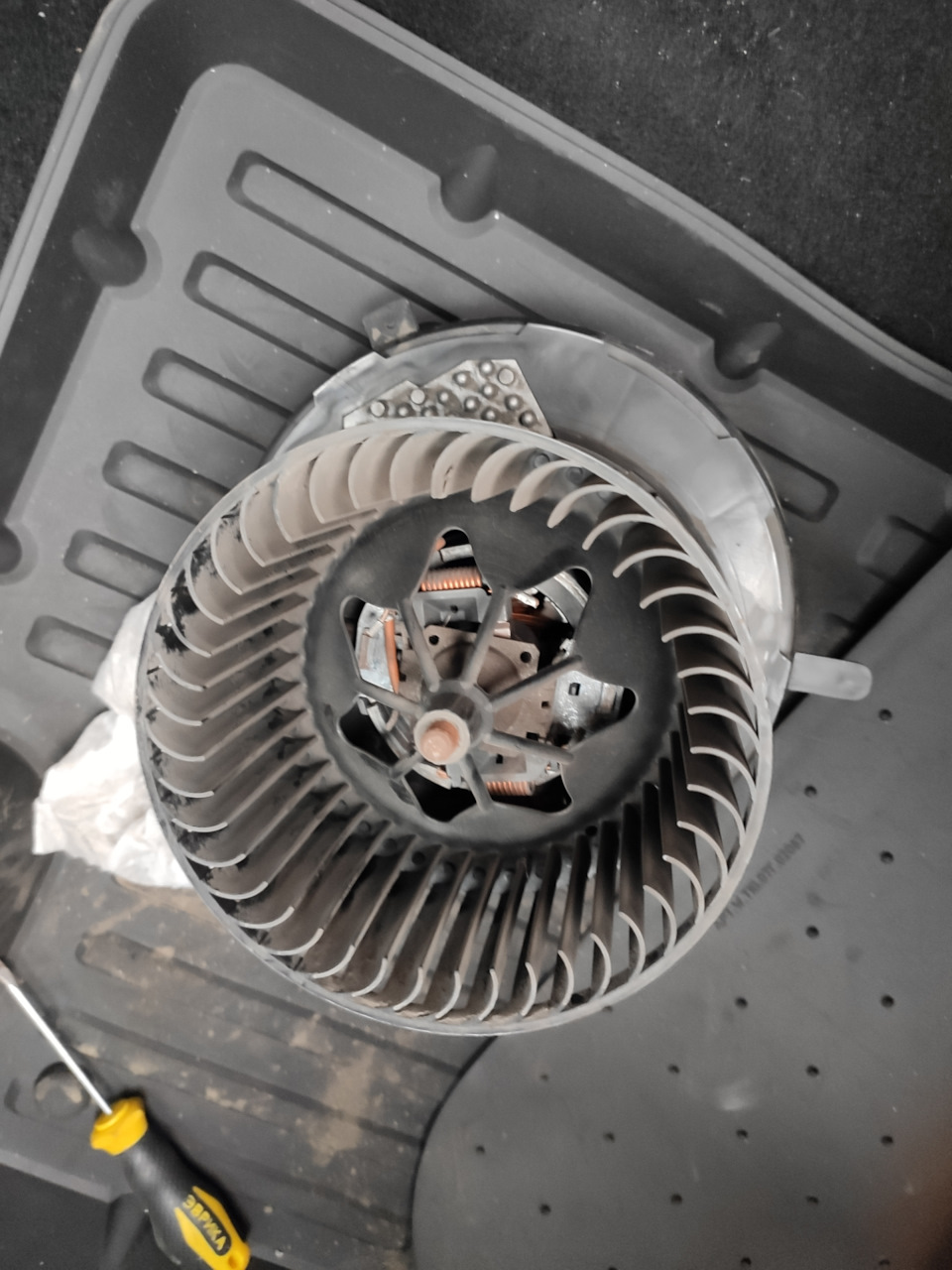 Чистка моторчика печки — Volkswagen Tiguan (1G), 2 л, 2014 года ...