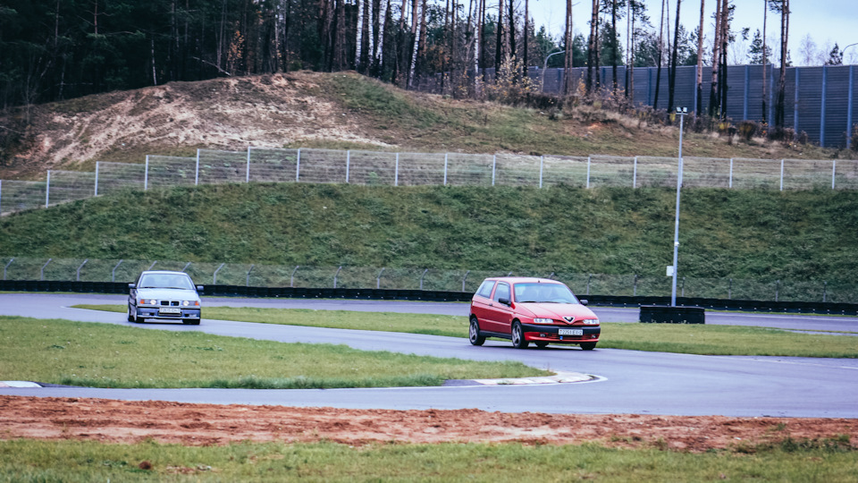 Alfa Romeo 145 Красная