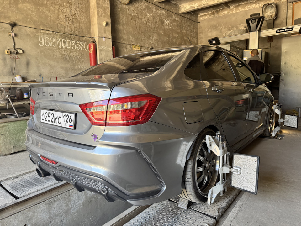 ✌ — Lada Vesta (1G)