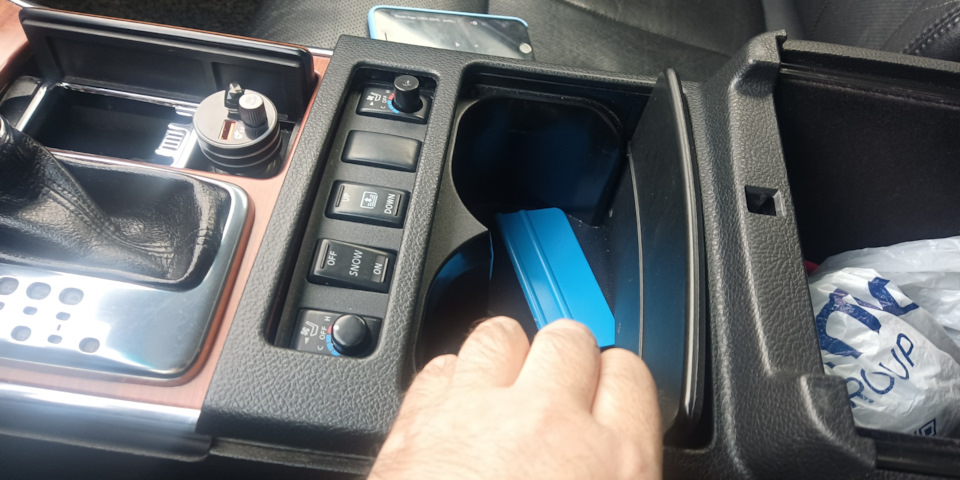 Ремонт блок комфорта (стрелка топлива) и пытался почистить cd магнитолу ...