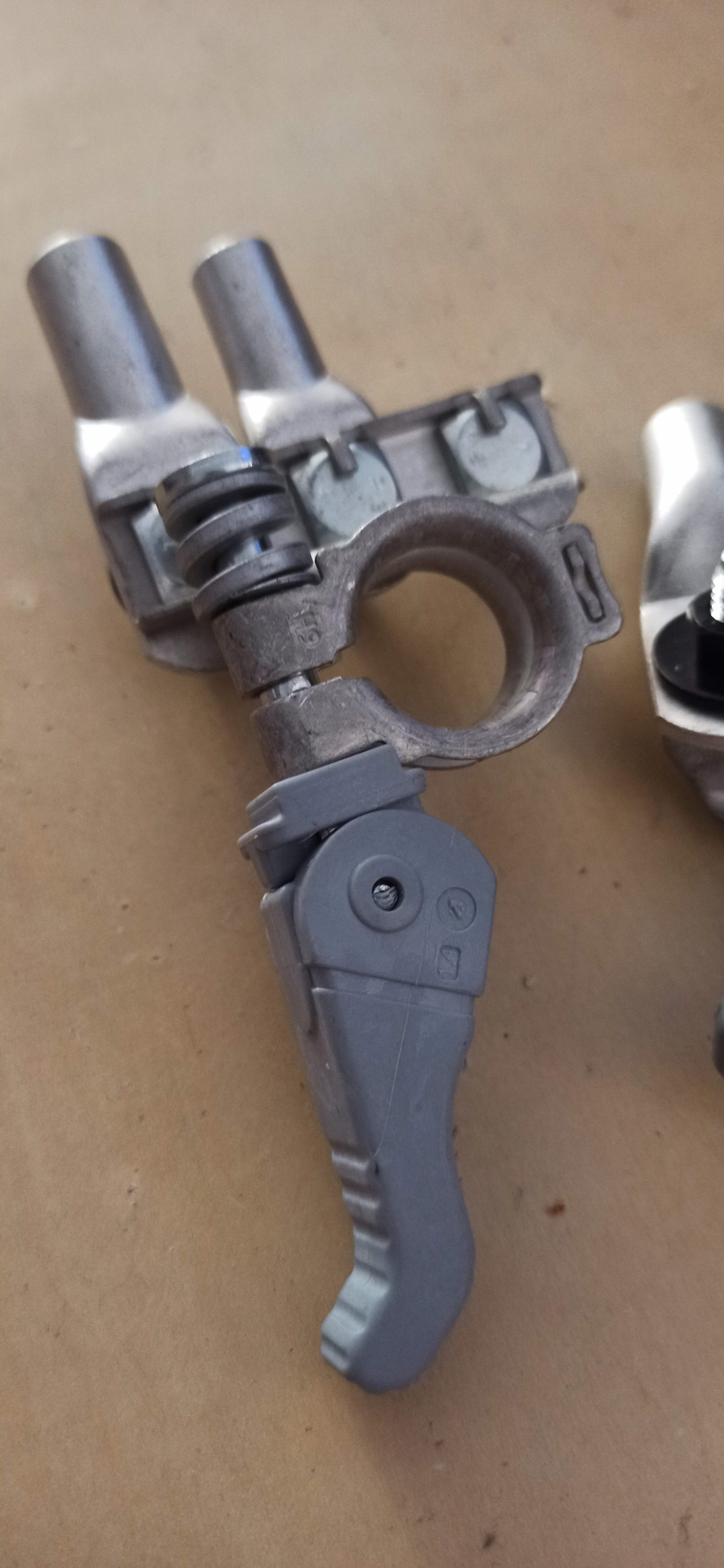 Аккумуляторные клеммы. — Nissan Terrano I, 2,7 л, 1992 года | своими ...