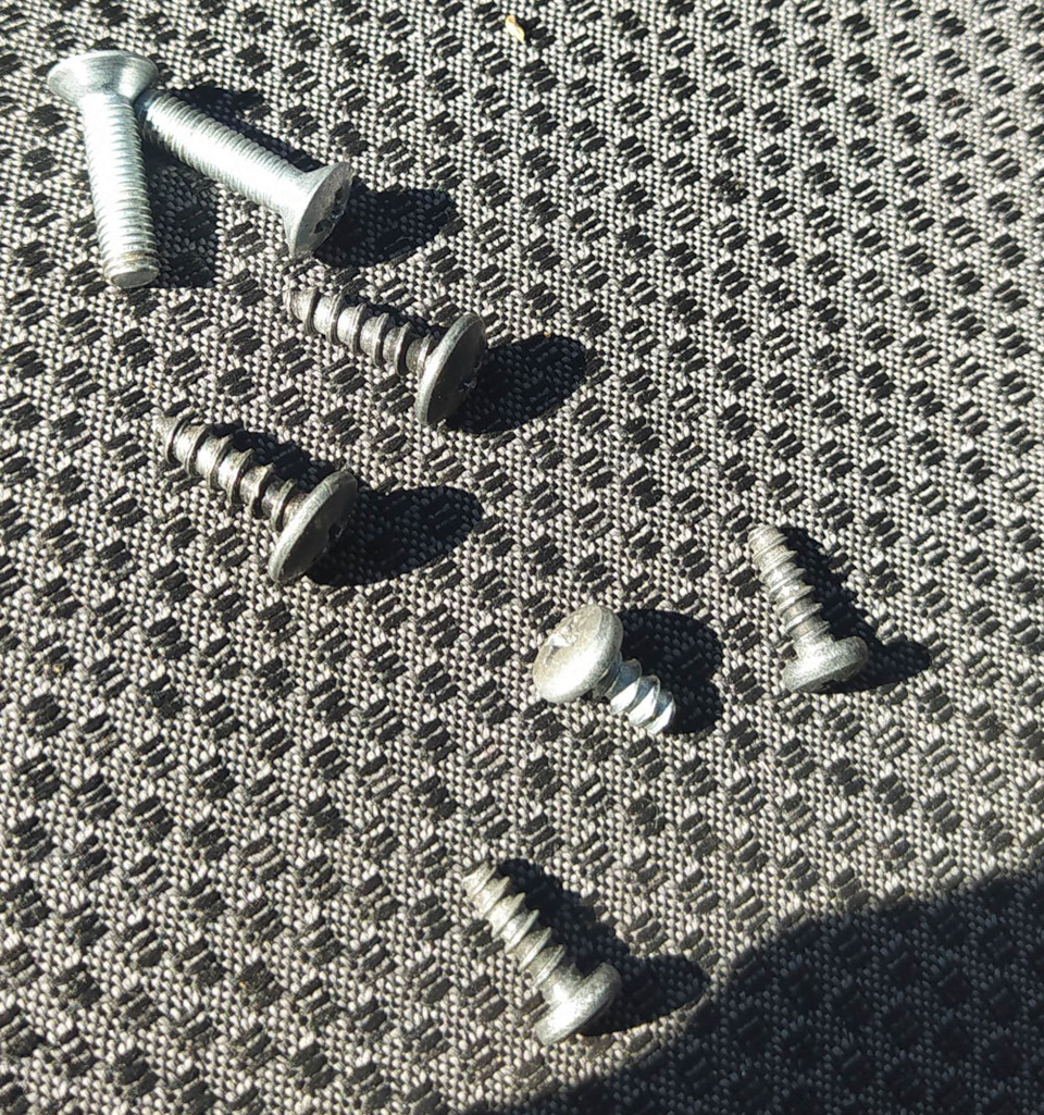 Набор винтов крепления кожуха на руле — Lada Granta