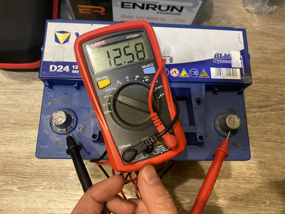 Сразу после снятия АКБ дома. Ничего не понятно почему так — Skoda Fabia Mk2