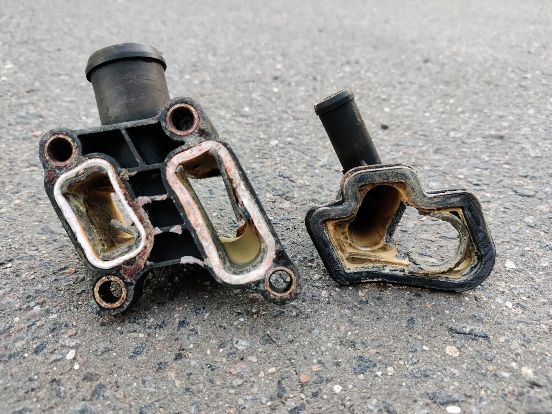 фланец двигателя системы охлаждения опель инсигния. замена фланца системы охлаждения. Faw besturn b50 фланец охлаждающей жидкости. Vag 038121144a. 8 тройник системы охлаждения.