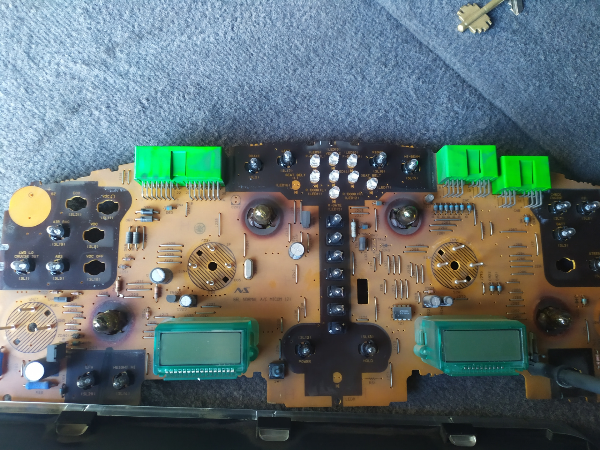 Замена лампочки на панели приборов — Subaru Legacy Lancaster (BH), 2,5 ...