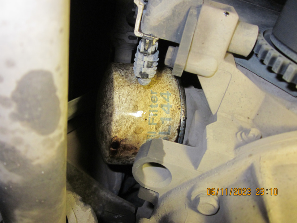 Б/Ушный маслофильтр HOLA SL144 — Lada Vesta SW (1G). Запчасти на фото: SL144