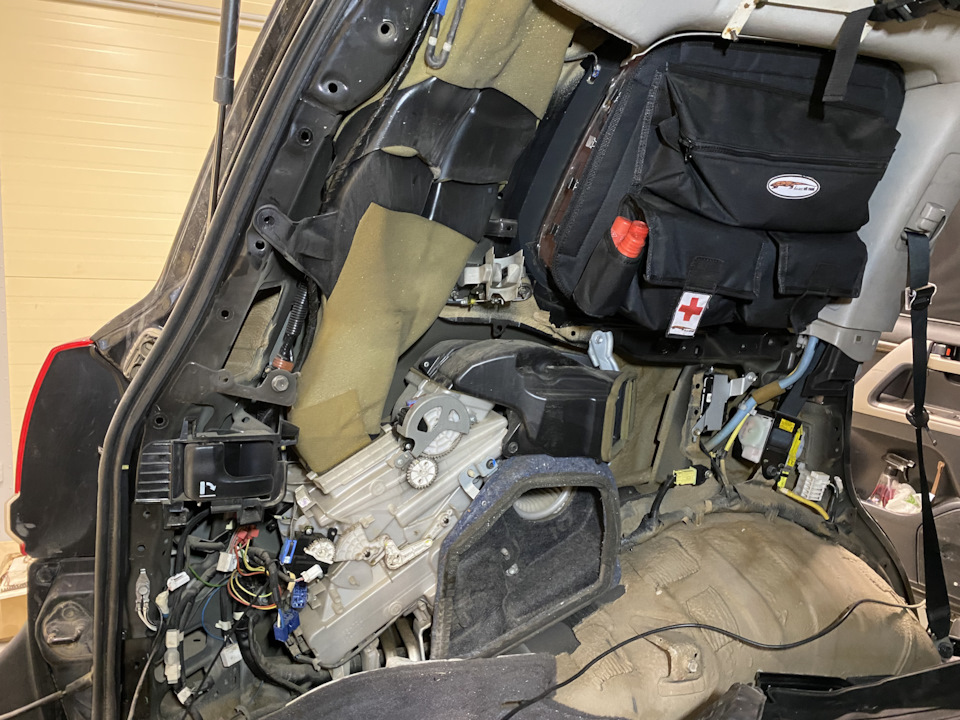 Не греет задняя печка в Land Cruiser 200 – Удаляем радиатор третьего ...