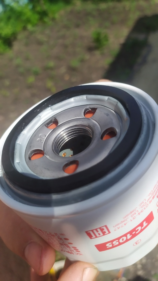 вид сбоку — Hyundai Solaris (1G). Запчасти на фото: TC1055