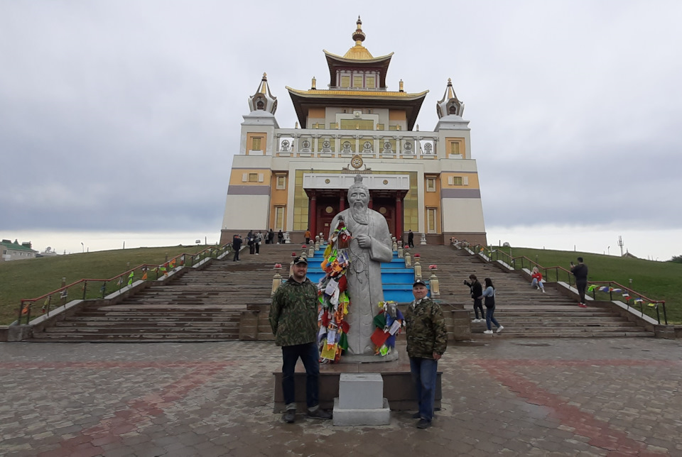Прощальное фото на фоне Хурула. — Jeep Cherokee (KL)