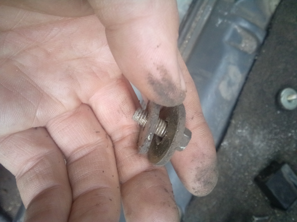 Второй болт — Lada 2120 Надежда