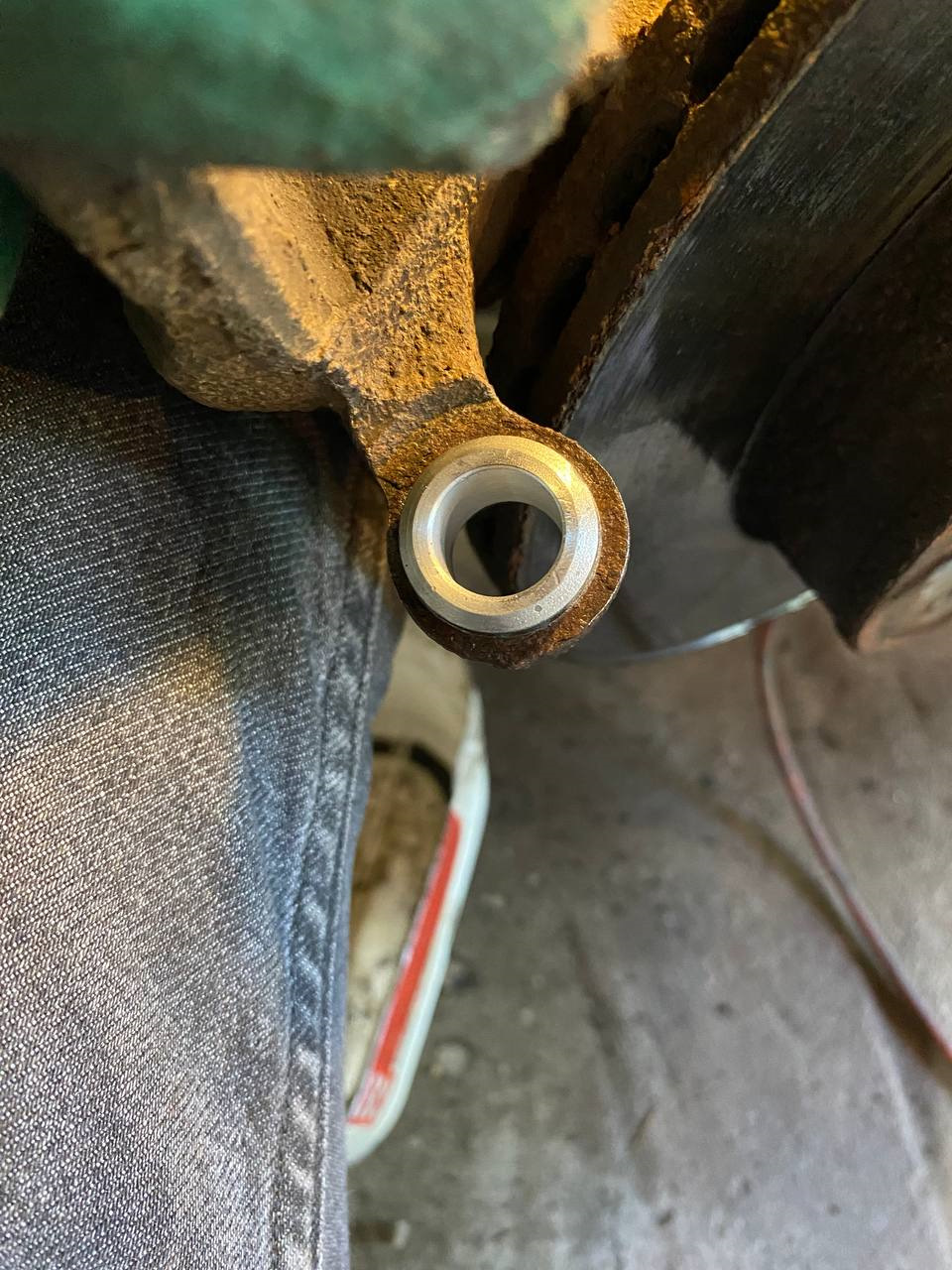 Замена тормозных дисков и колодок, пыльник шруса течёт, барабан в ...