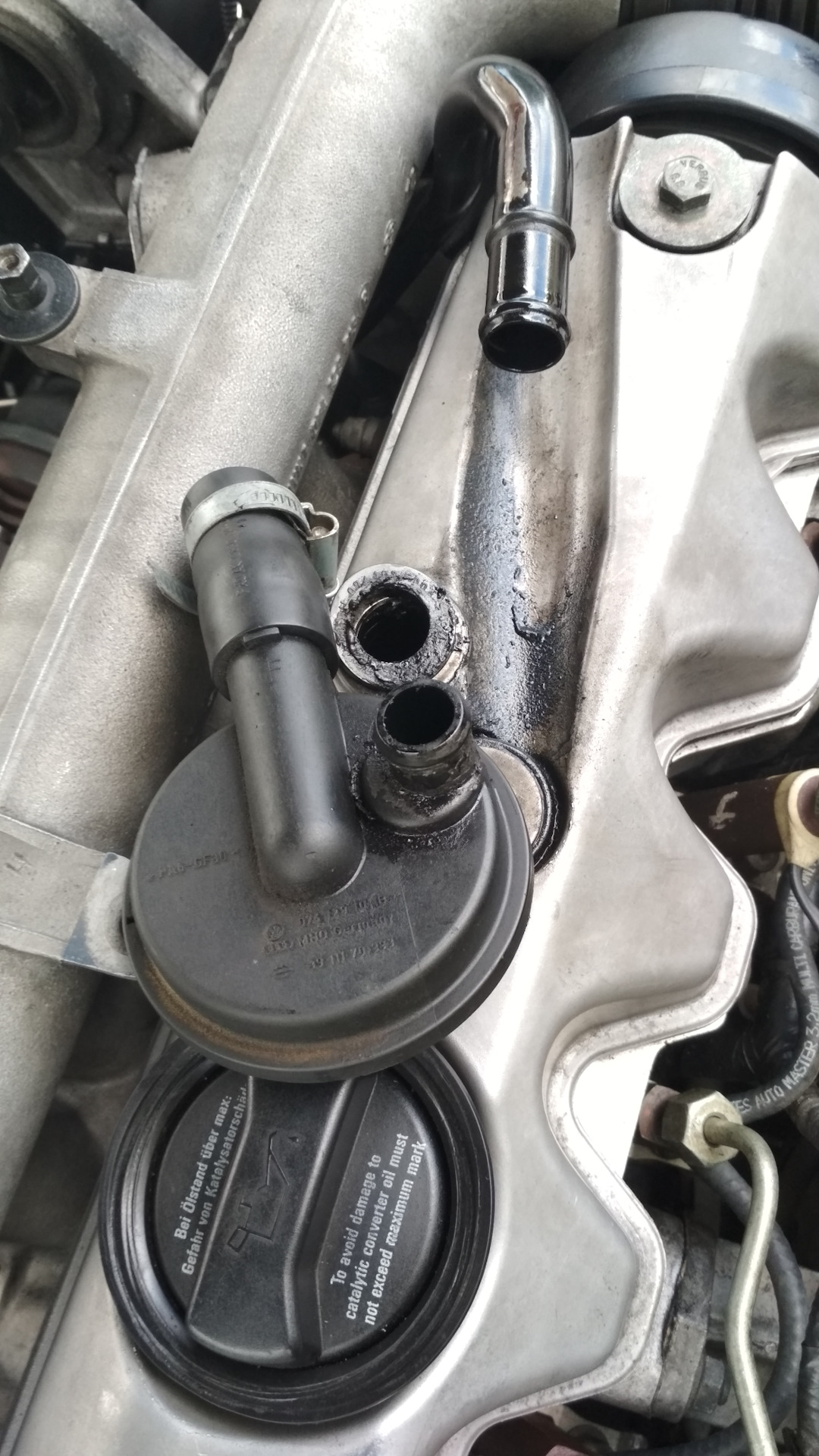 Клапан вентиляции картерных газов qg15de. Клапанная крышка ga16de. Ga15de клапан вентиляции картерных газов. Nissan almera клапан картерных газов. Прокладка системы вентиляции картера nissan almera classic.