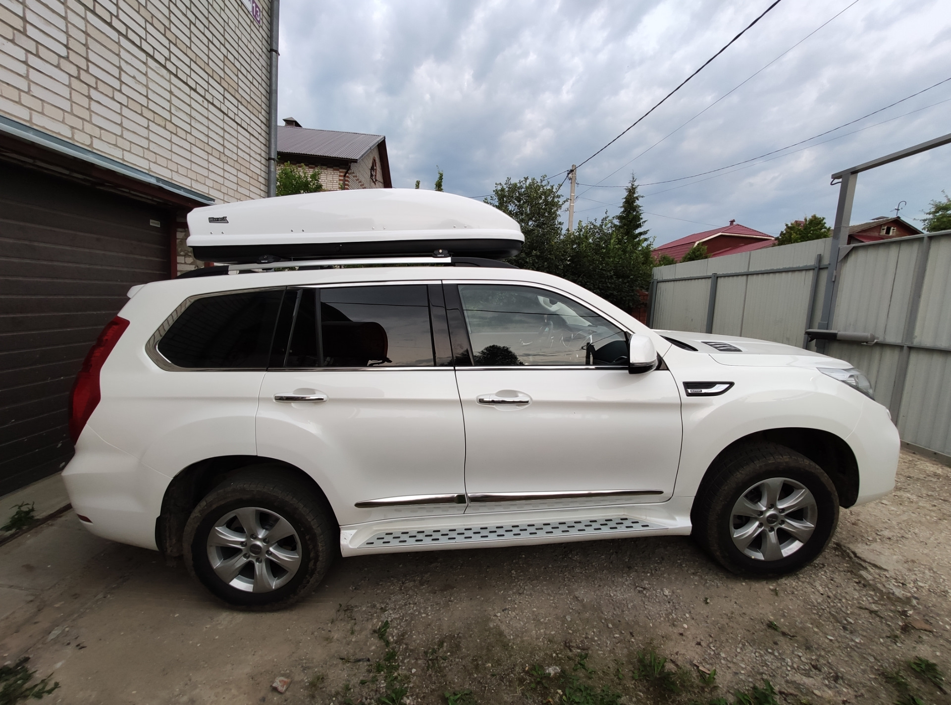 Бокс на хавал дарго. Автобокс на Haval h9. Haval h9 багажник бокс. Haval h9 тонированный. Haval Jolion автобокс Lux 197.