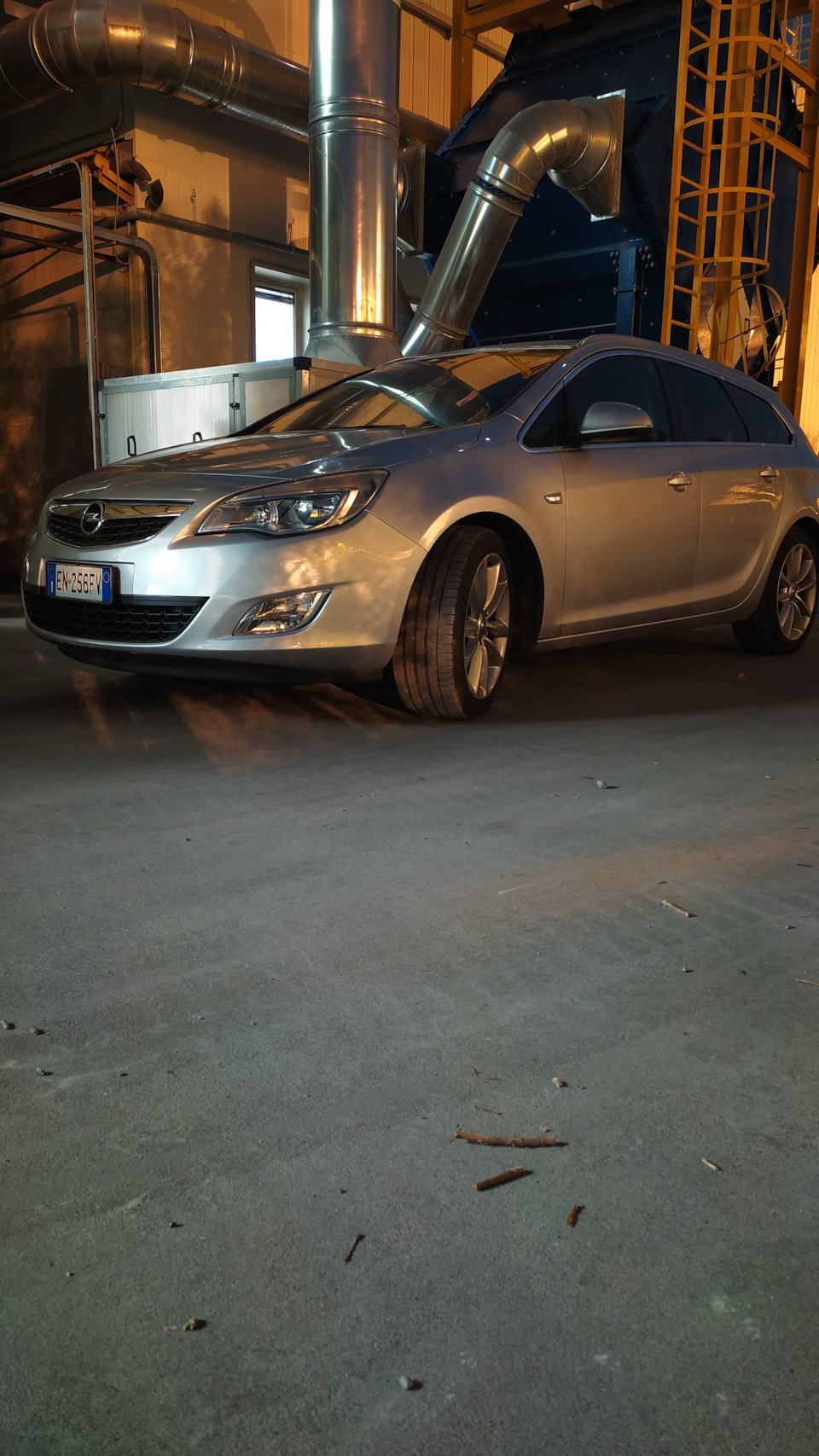 Ночью на работе — Opel Astra J, 1,7 л, 2012 года | фотография | DRIVE2