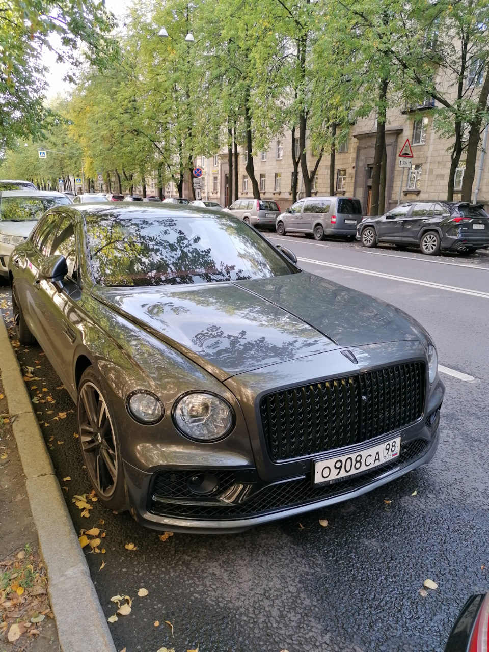 Bentley или автомобиль мимо которого просто так не пройти — DRIVE2