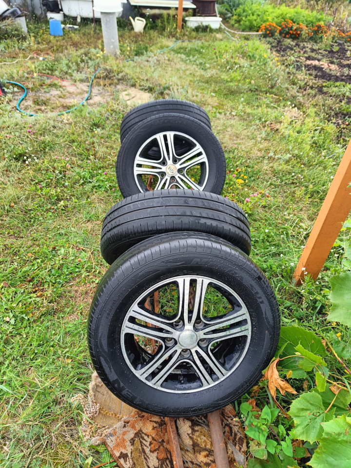 Шины летние Nokian 195/65 R15, литые диски Rs 6Jx15 ET48 5x114,3. Б/у ...