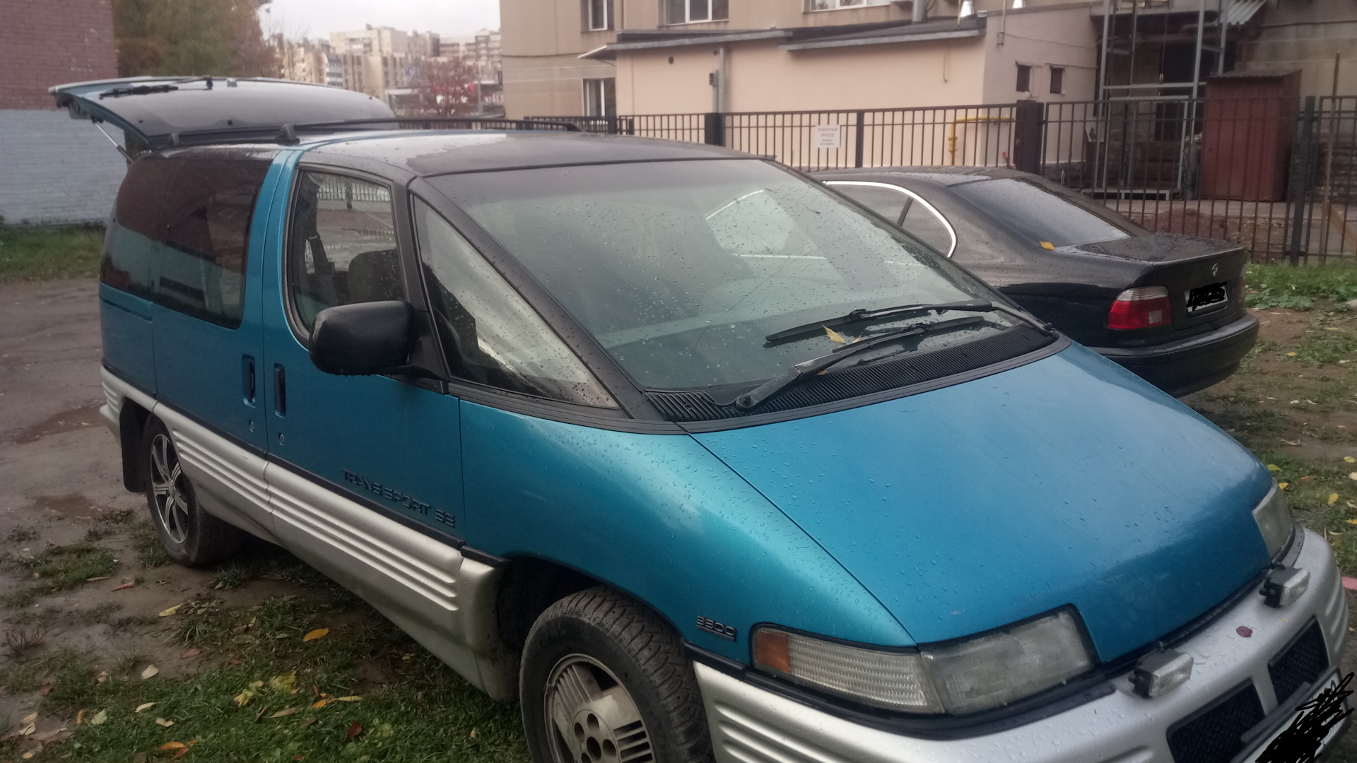 Понтиак транс спорт 2.3. Люк в крышу Понтиак транс спорт.