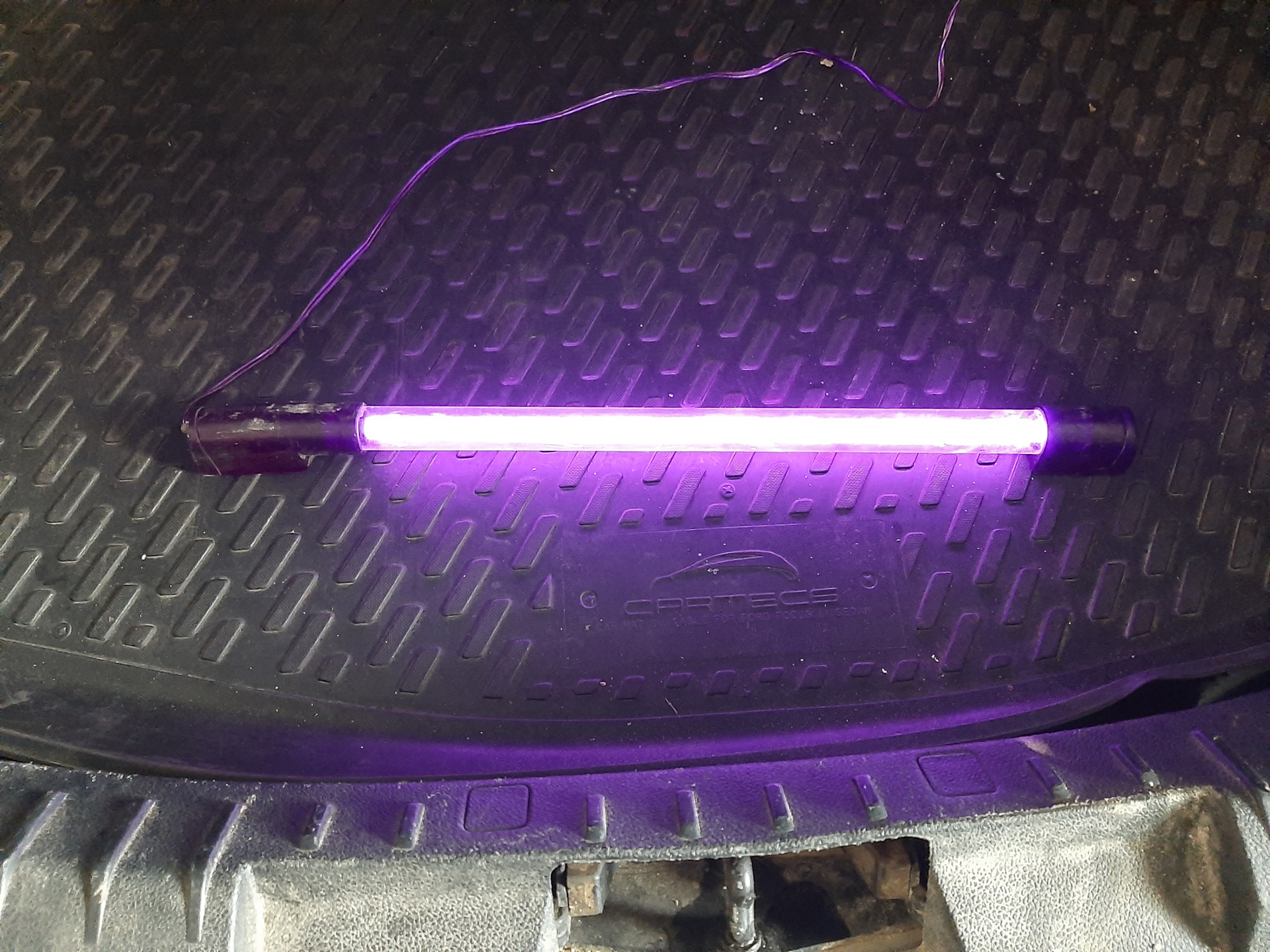 Подсветка багажника фокус. Подсветка багажника Форд Фьюжн. Подсветка багажника Форд Фьюжн 2004. Подсветка багажника Форд фокус 1. Освещение багажника Форд фокус 1 седан.